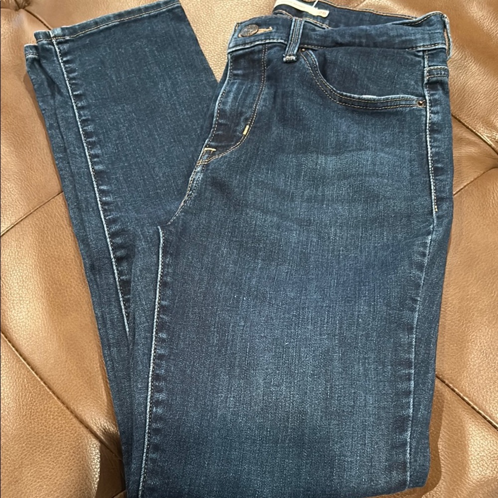 Levi's Women's Slimming Skinny Jeans in Dark Indigo